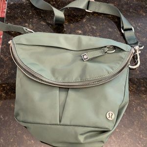 Lululemon crossbody purse. No picks, stains, smells. Used once.